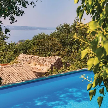 Holiday home Cozy Home In Gornji Tucepi With Wifi Tucepi