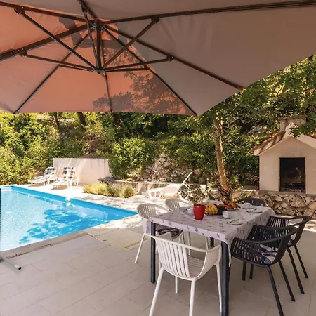 Holiday home Cozy Home In Gornji Tucepi With Wifi Tucepi
