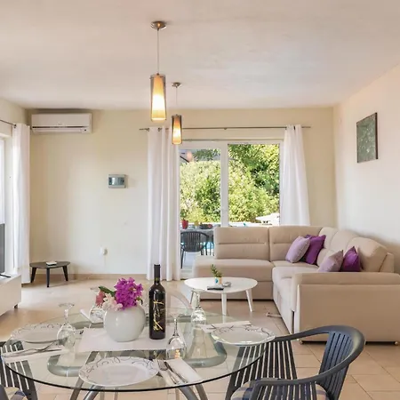 Cozy Home In Gornji Tucepi With Wifi Holiday home *