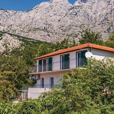 Holiday home Cozy Home In Gornji Tucepi With Wifi