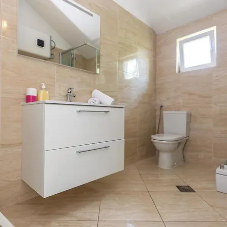 Cozy Home In Gornji Tucepi With Wifi *