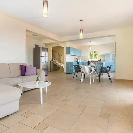 Cozy Home In Gornji Tucepi With Wifi Holiday home Tucepi