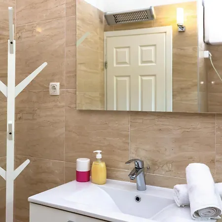 Cozy Home In Gornji Tucepi With Wifi