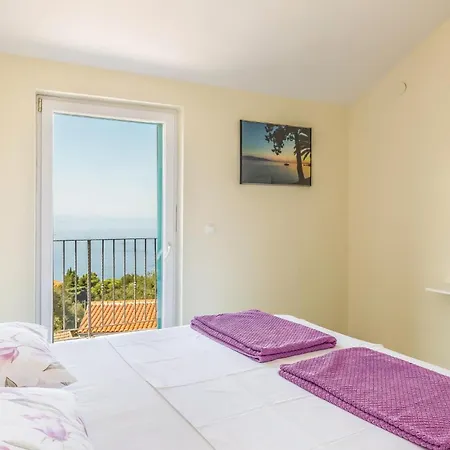 Cozy Home In Gornji Tucepi With Wifi Holiday home Tucepi