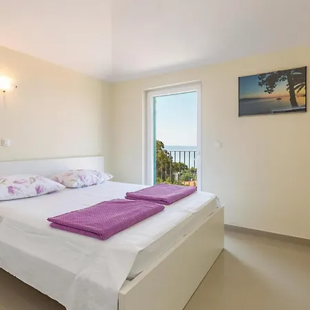 Cozy Home In Gornji Tucepi With Wifi Holiday home *