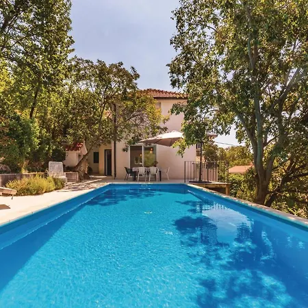 Holiday home Cozy Home In Gornji Tucepi With Wifi *