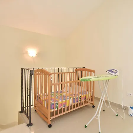 Holiday home Cozy Home In Gornji Tucepi With Wifi Tucepi