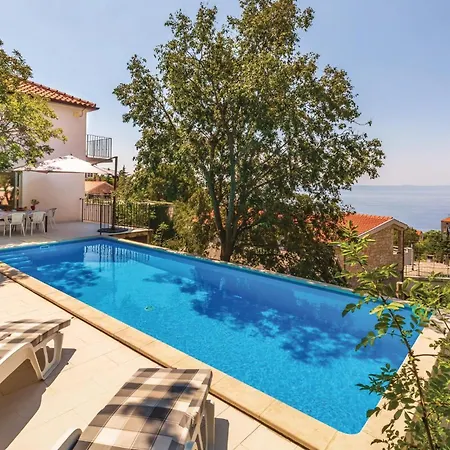 Holiday home Cozy Home In Gornji Tucepi With Wifi Tucepi